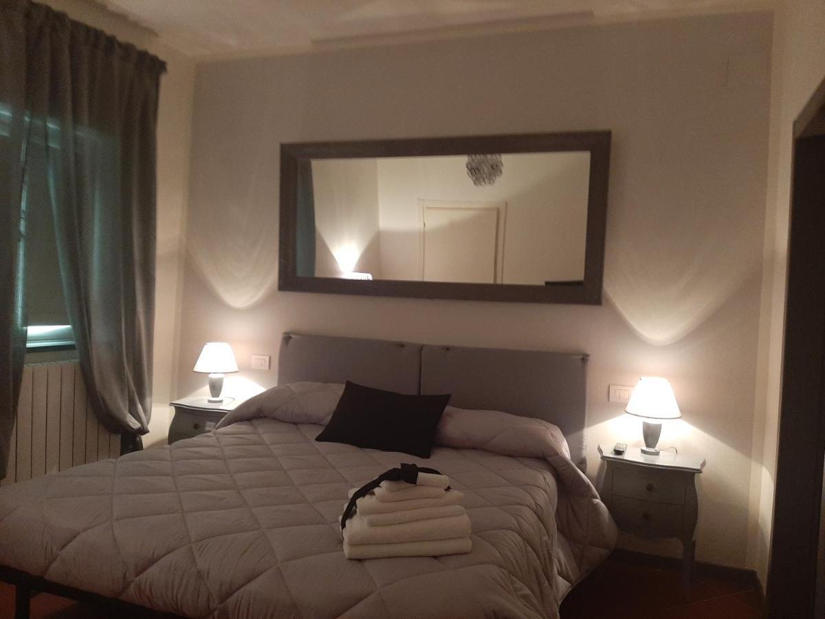 B&B Principe Calaf 3 Lucca Eksteriør bilde